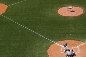 世界杯积分榜分析-詹姆斯连续20场30+创神迹，独行侠防守极限求解